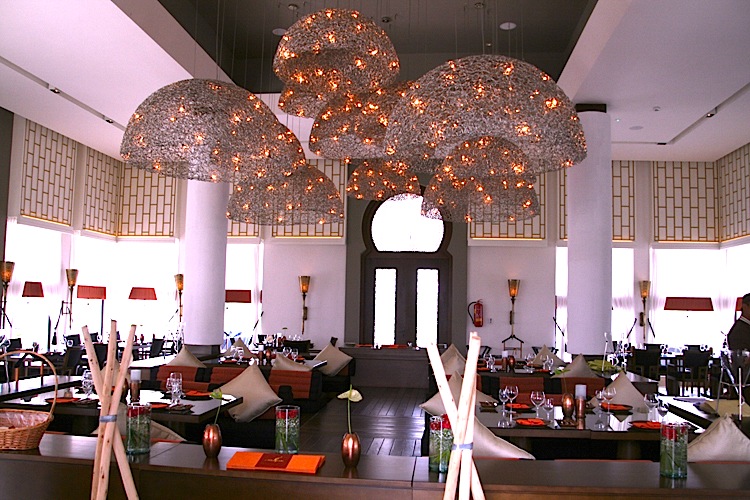 rest-saffron-comida-thai